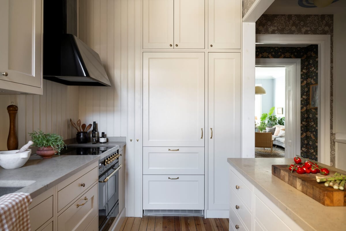 Wallpapers and Blue Tones in a Cozy Turn-of-the-Century Home 11 classic kitchen paneled walls brass handles