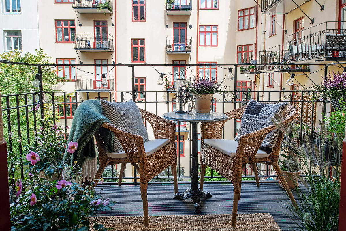 Classic Elements in a Charming Swedish Studio Apartment 20 courtyard balcony