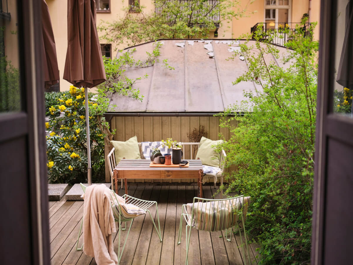 A Fantastic Small Art Nouveau Apartment in Stockholm 10 courtyard terrace