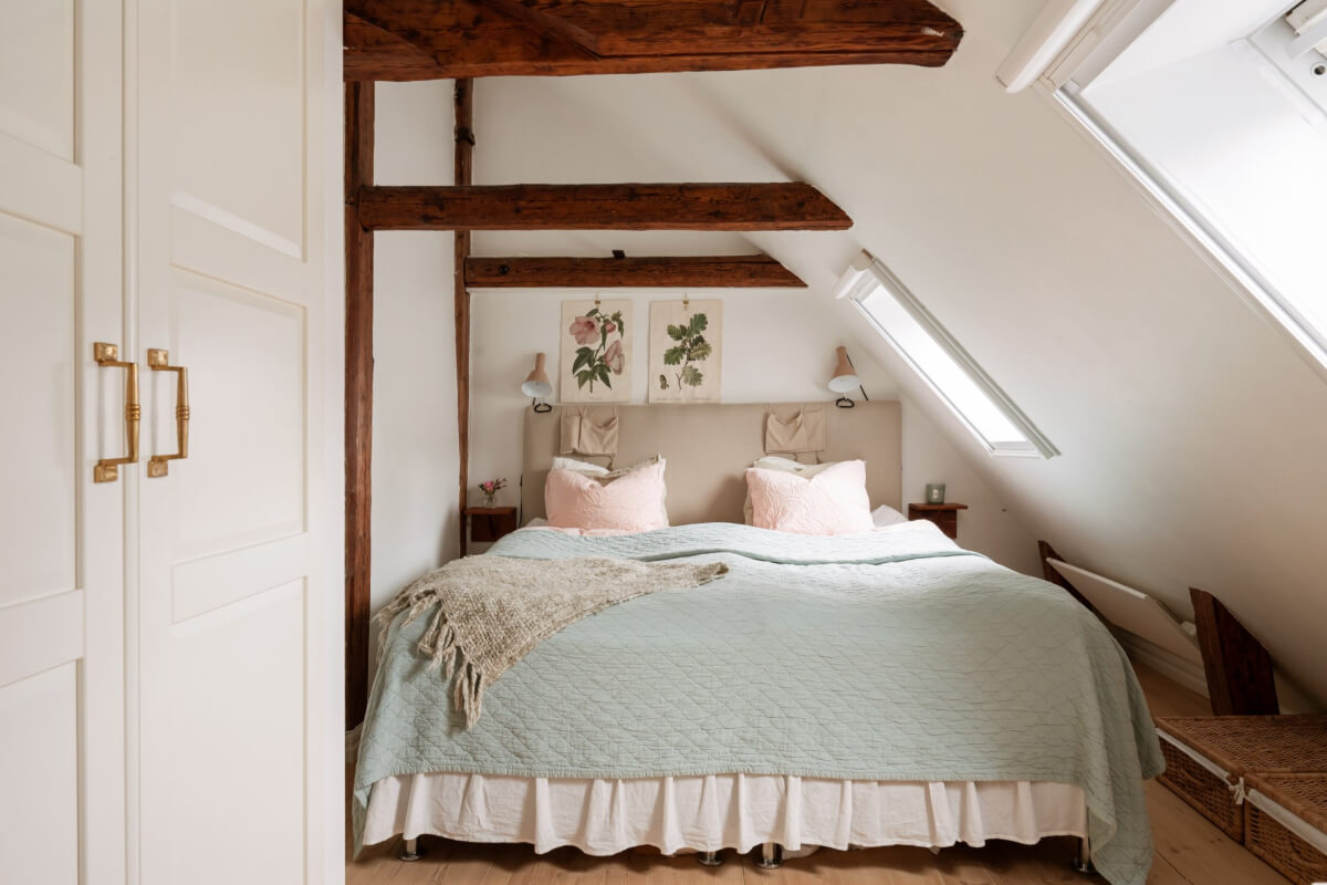 Best of 2025: Bedrooms 29 cozy bedroom slanted ceiling wooden beams