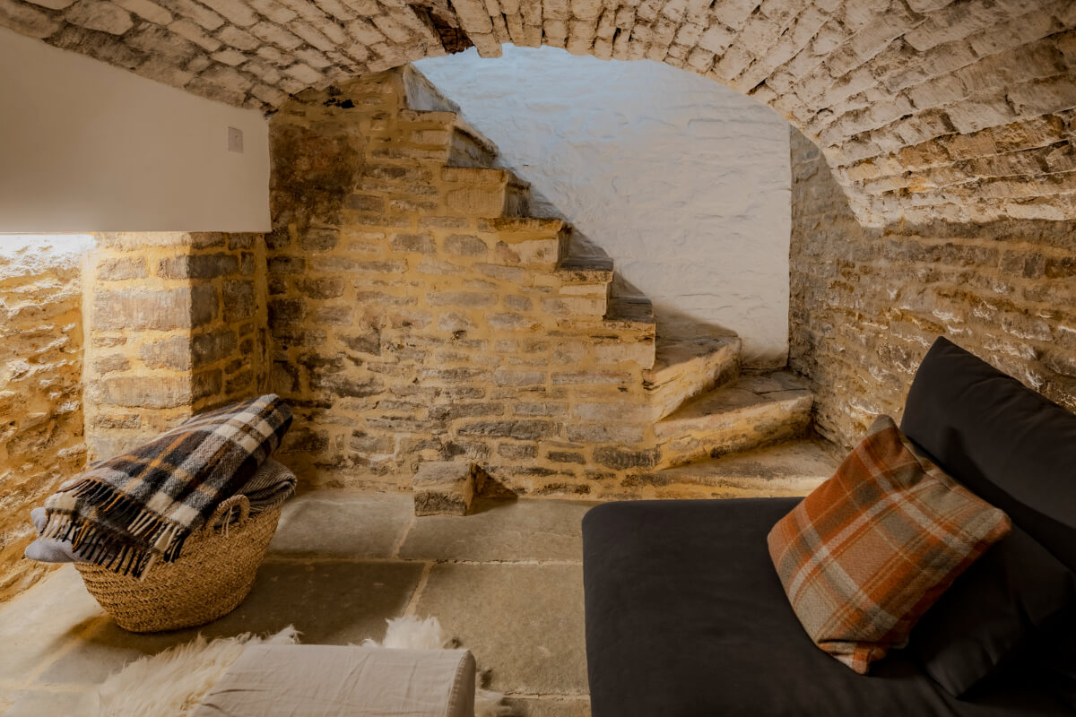 White-Washed Walls and Rustic Elements in a 17th Century Townhouse 17 cozy brick snug White-Washed Walls and Rustic Elements in a 17th Century Townhouse