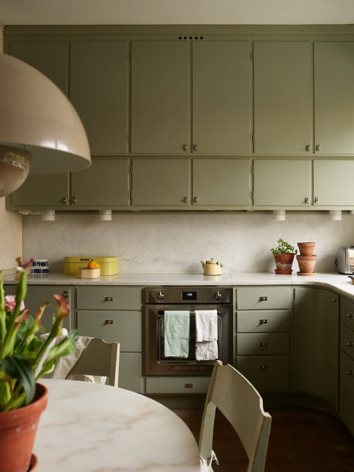 Wallpapers and a Midcentury-Style Kitchen in a 1930s Apartment 14 double row upper cabients