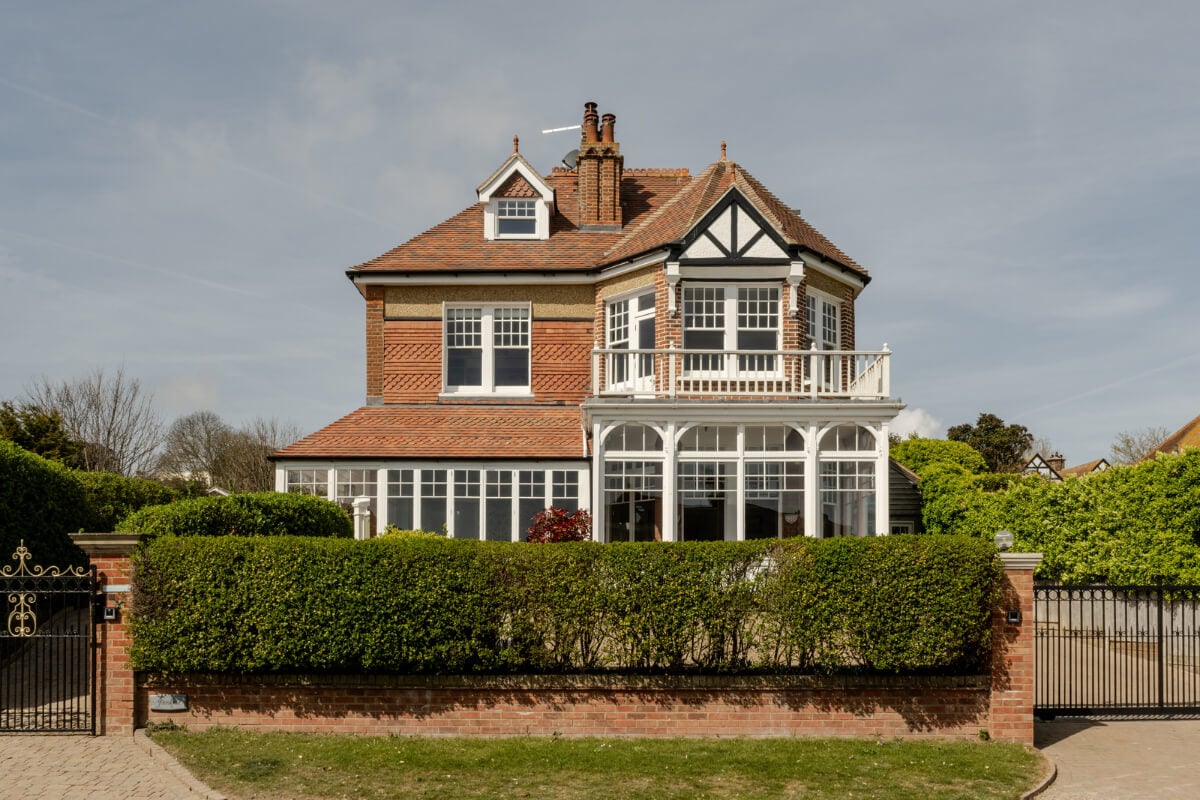 A Grand Edwardian Villa with a Yellow Kitchen and Coastal Views 37 edwardian villa
