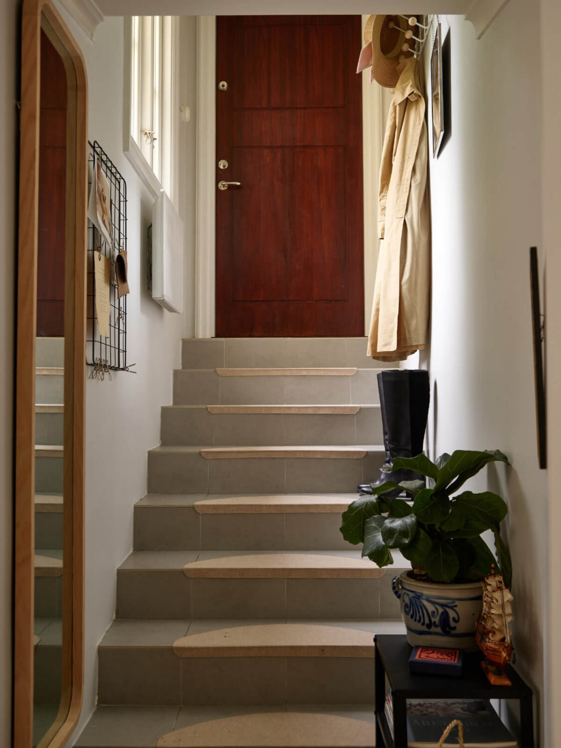A Stylish Basement Apartment with a Private Terrace 23 entry hall staircase basement apartment