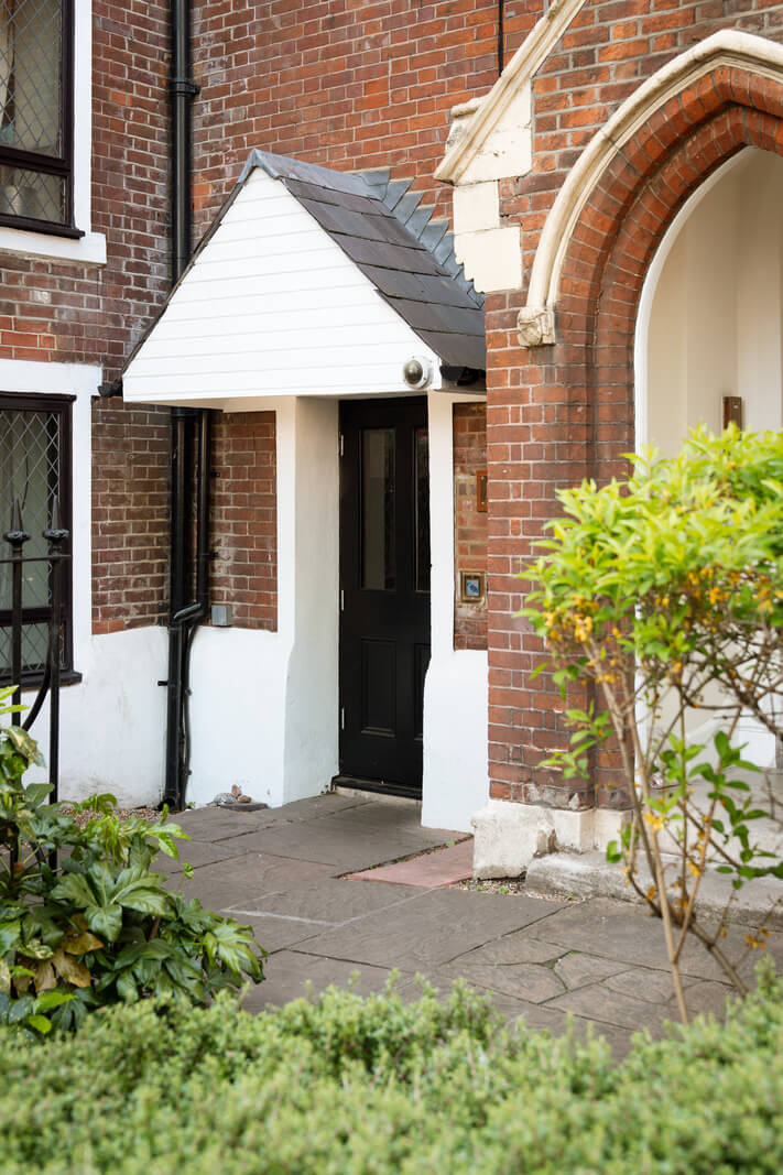 A Colorful Apartment in a Former Victorian Church in London 14 entry london apartment A Colorful Apartment in a Former Victorian Church in London