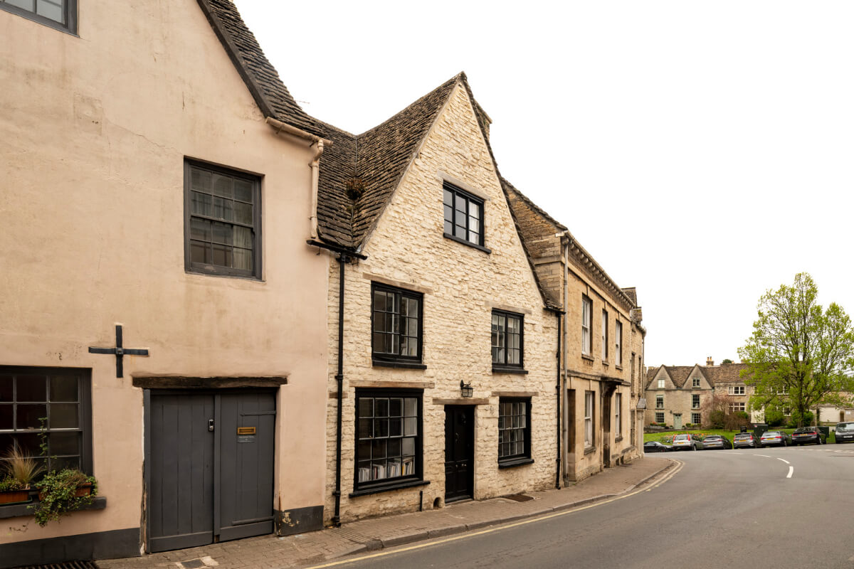 White-Washed Walls and Rustic Elements in a 17th Century Townhouse 32 exterior english home