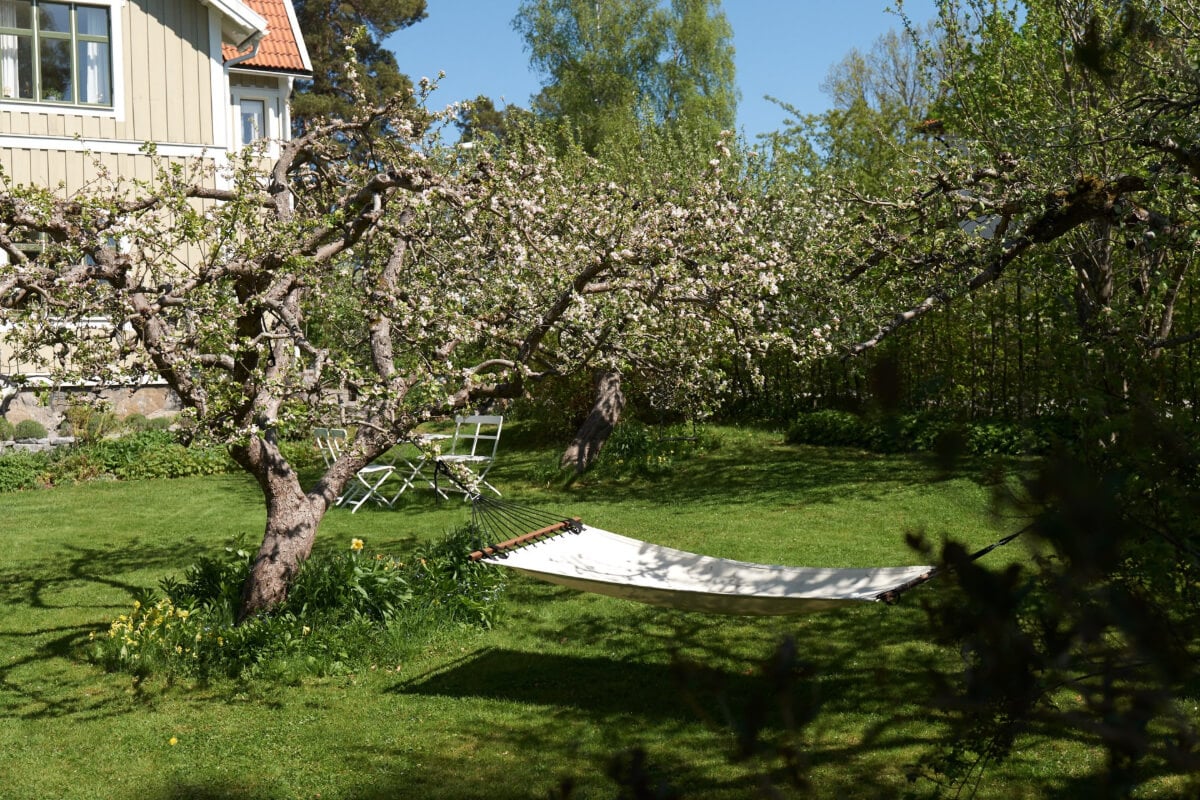 Light-Filled Rooms and Wallpapers in a Swedish Country House 26 garden hammock