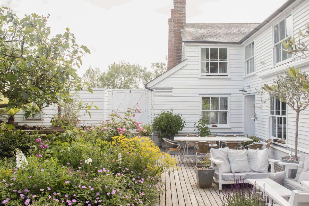 A Bright New England-Style Home with a Lush Garden 13 garden terrace new england-style house
