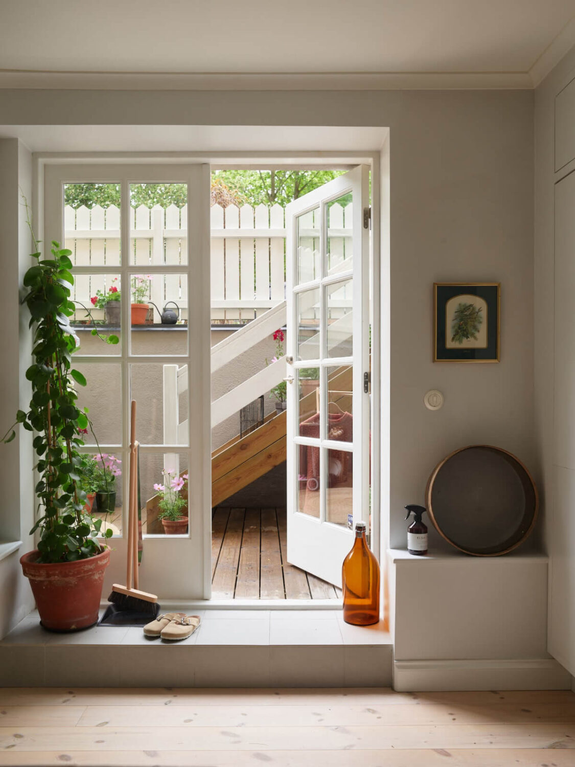 A Stylish Basement Apartment with a Private Terrace 9 glass doors private terrace