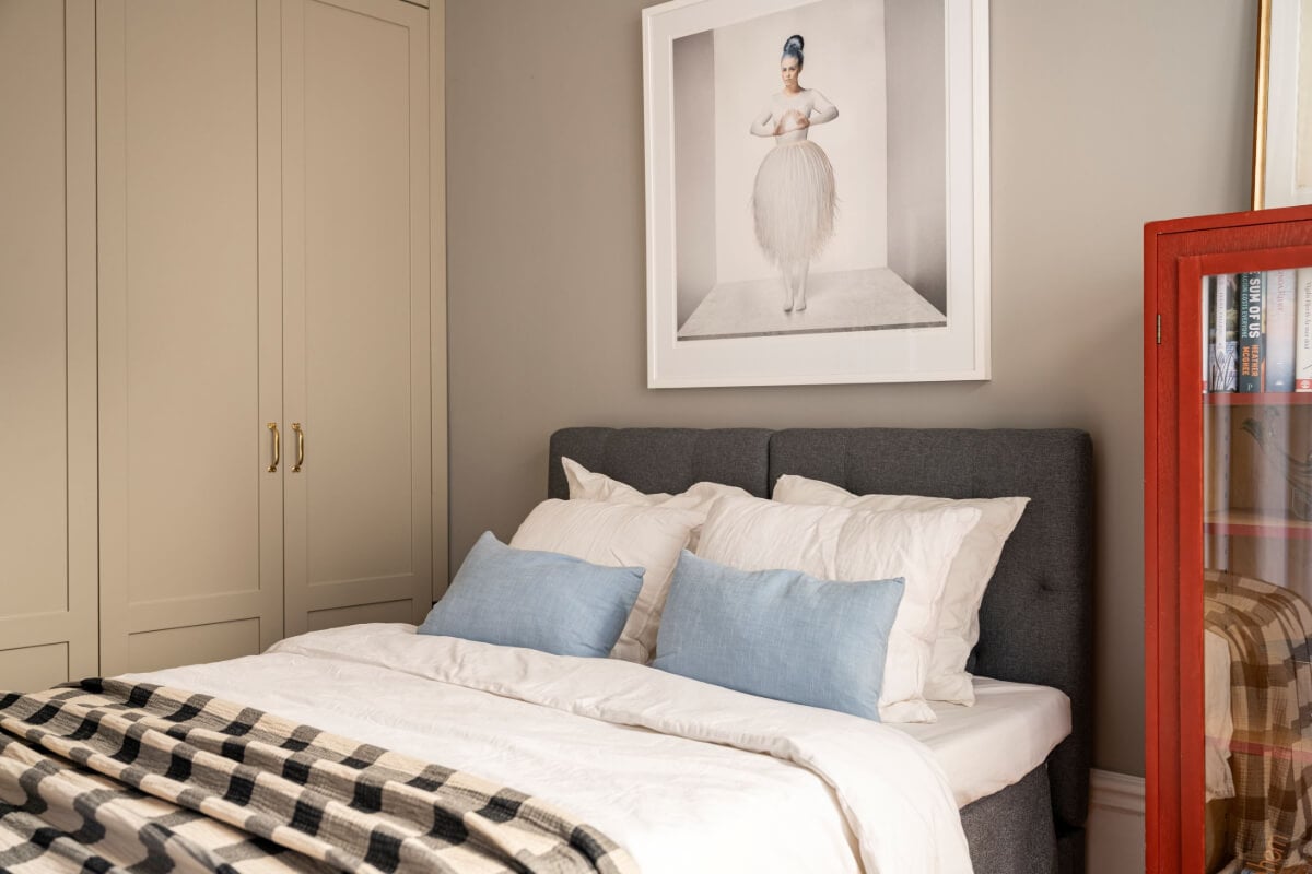 Wallpapers and Blue Tones in a Cozy Turn-of-the-Century Home 17 gray bedroom built-in wardrobes