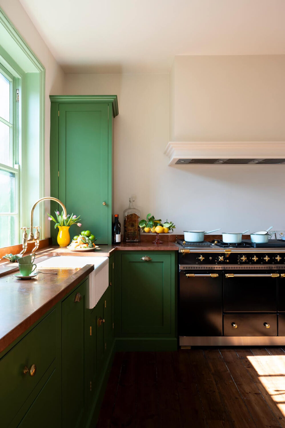 A Small, Green deVOL Kitchen in a 17th-Century London Mews House 7 green devol shaker kitchen brass fittings butler sink mews house nordroom