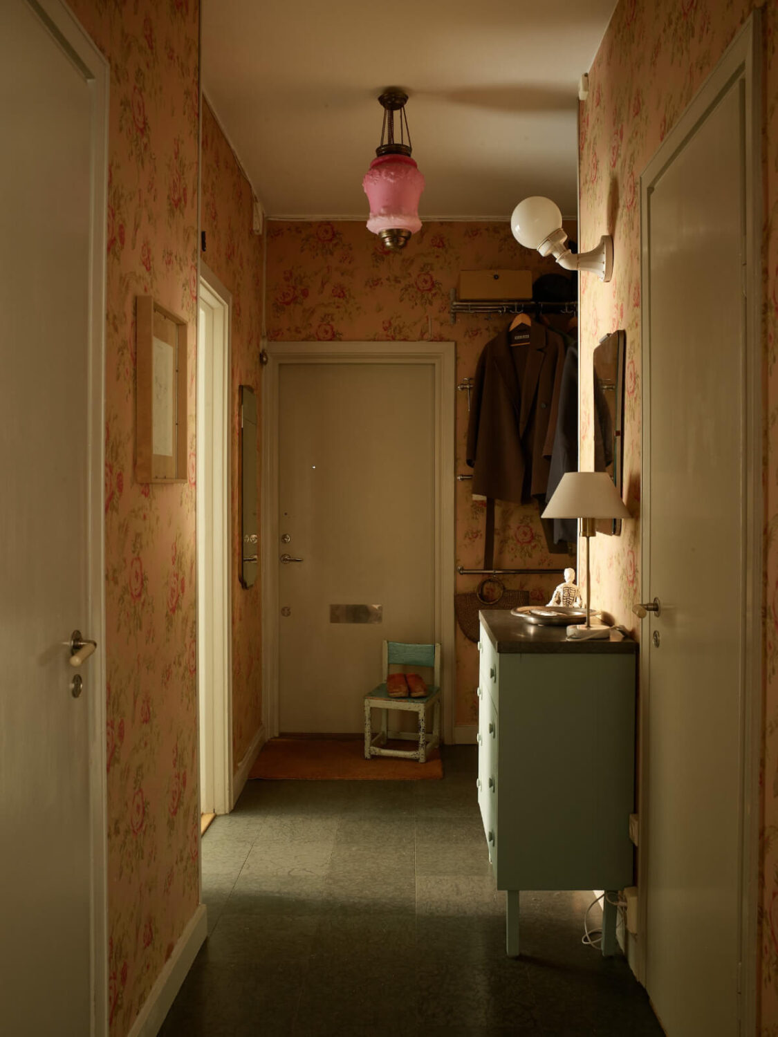 Wallpapers and a Midcentury-Style Kitchen in a 1930s Apartment 27 hall with wallpaper