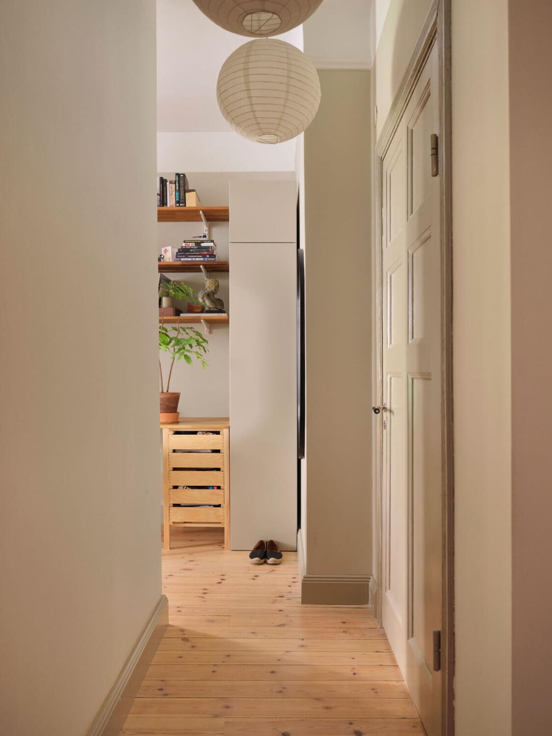 A Fantastic Small Art Nouveau Apartment in Stockholm 19 hall wooden floor