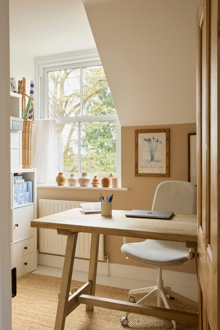 Natural Colors and Materials in a Beautiful Arts and Crafts House 25 home office