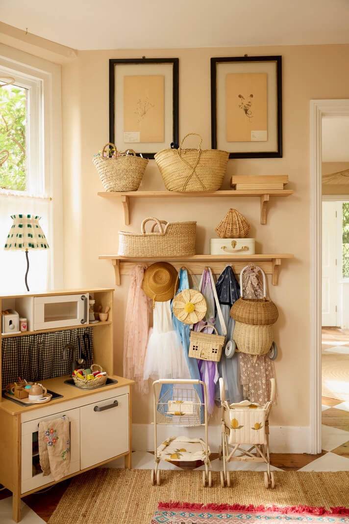 Natural Colors and Materials in a Beautiful Arts and Crafts House 14 kids play area