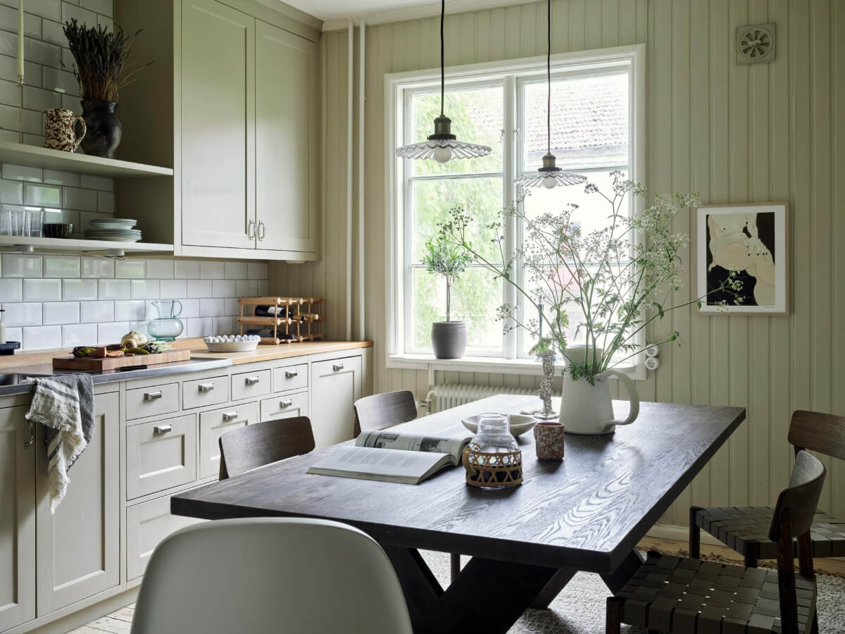 An Apartment with Original Details and a Stunning Period-Style Bathroom 3 kitchen dining table