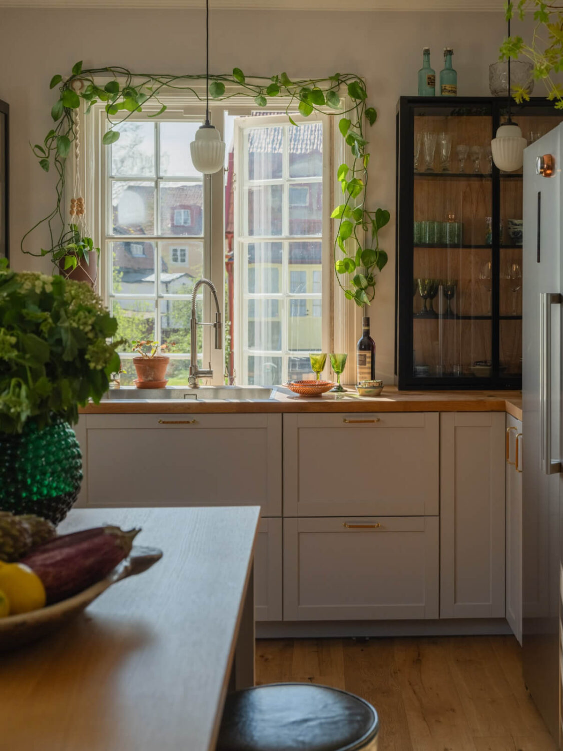 An Early 20th-Century Family Home Decorated with Color and Art 13 kitchen window