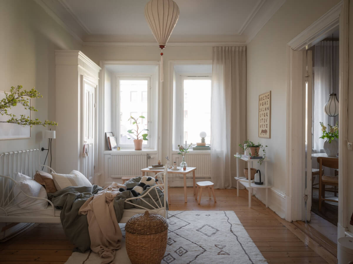 A Historic Apartment with Classic Wallpapers and Contemporary Furniture 13 large kids bedroom built-in wardrobe
