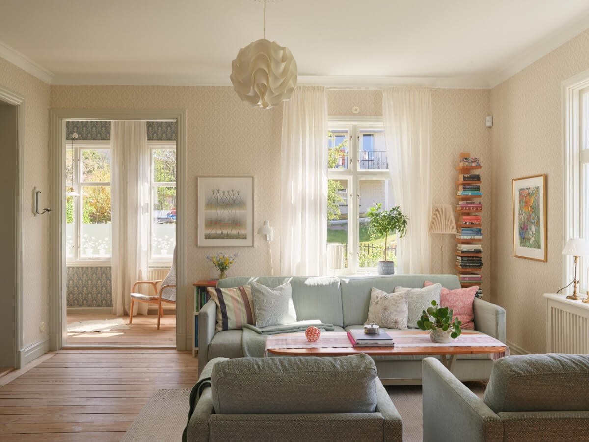 Light-Filled Rooms and Wallpapers in a Swedish Country House 4 light patterned wallpaper living room