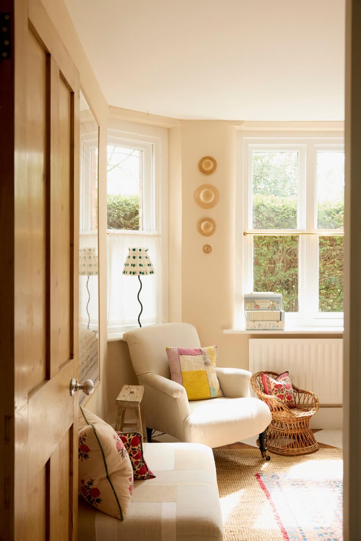 Natural Colors and Materials in a Beautiful Arts and Crafts House 13 light sitting room