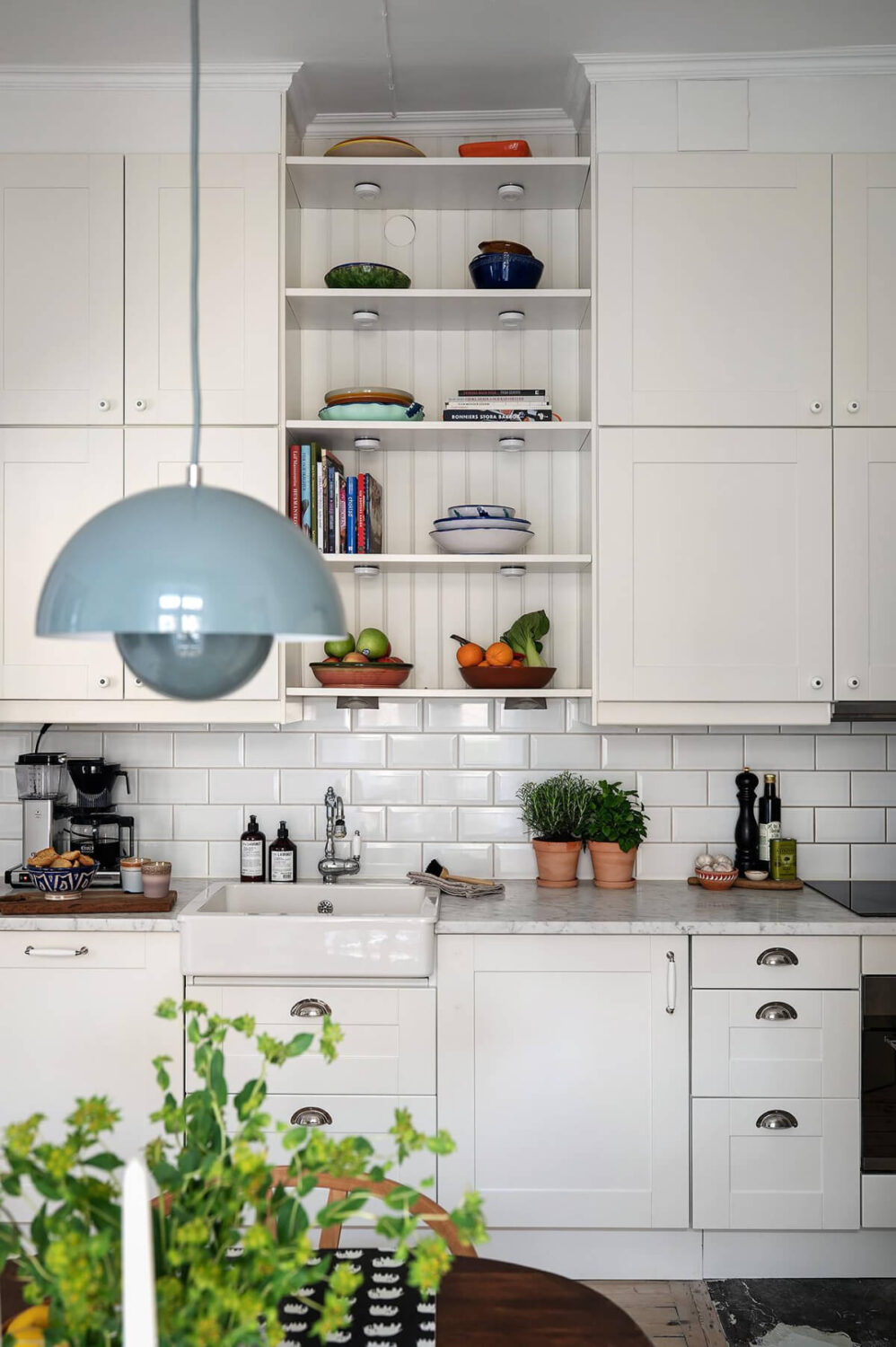 Classic Elements in a Charming Swedish Studio Apartment 14 open kitchen cabinets