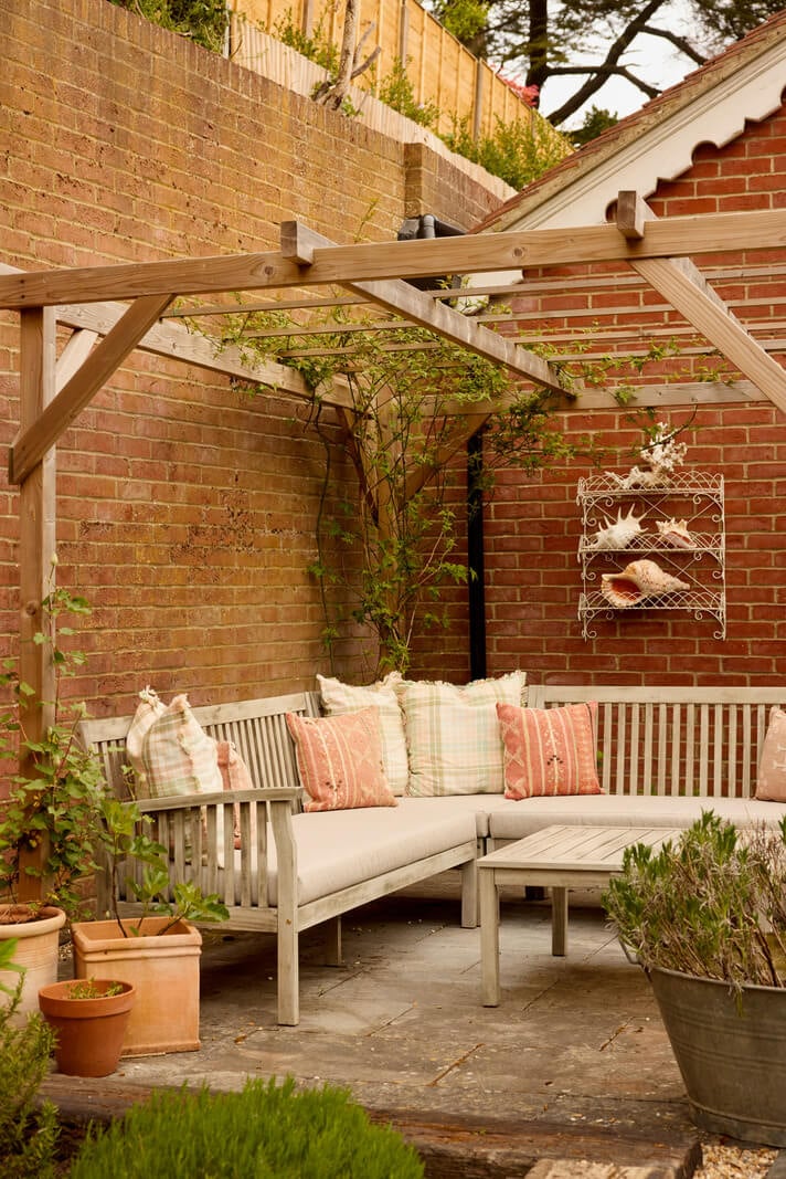 Natural Colors and Materials in a Beautiful Arts and Crafts House 32 pergola garden seating