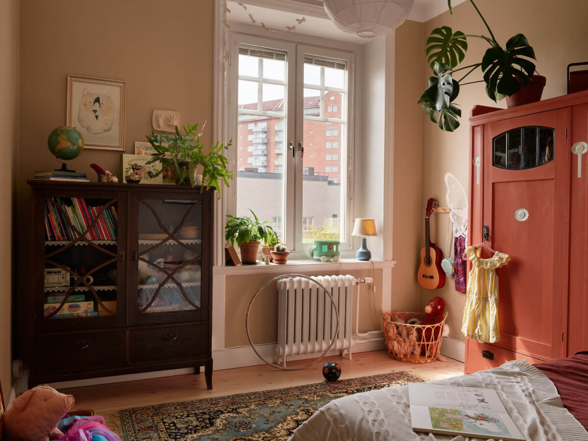 A Beautifully Renovated Early 20th-Century Apartment 22 pink childrens bedroom