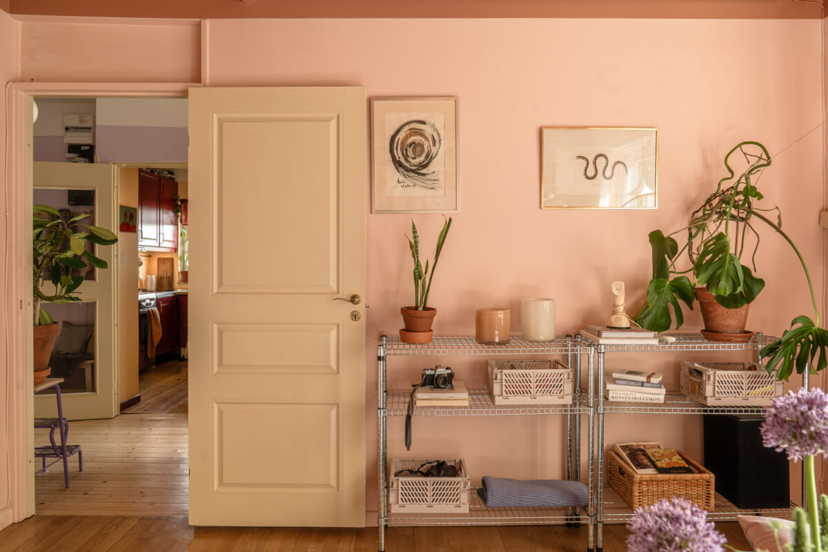 A Stylish and Joyful Color and Material Palette in a Midcentury Apartment 8 pink living room darker ceiling