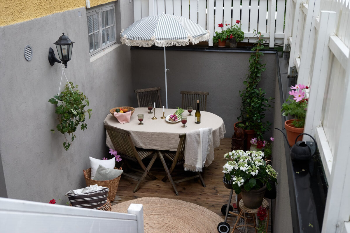 A Stylish Basement Apartment with a Private Terrace 10 private terrace basement apartment