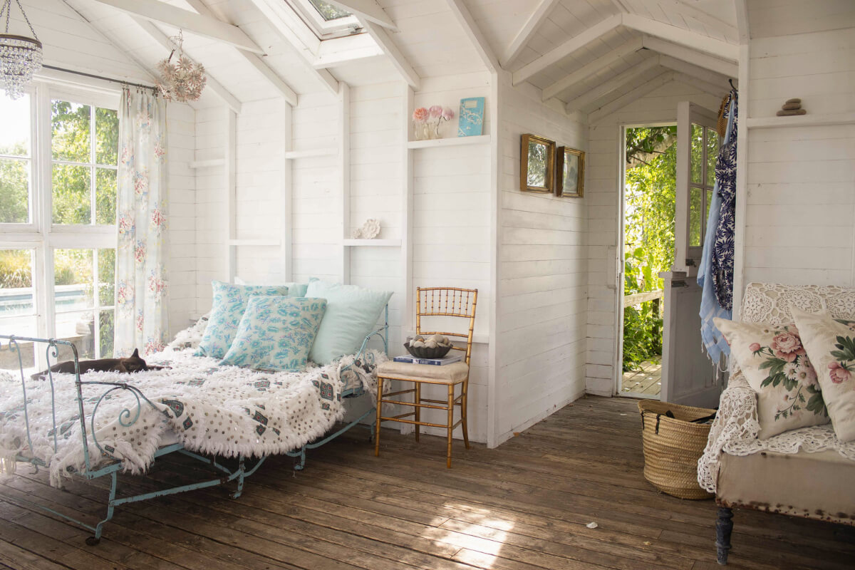 A Bright New England-Style Home with a Lush Garden 23 rustic vintage living bedroom area