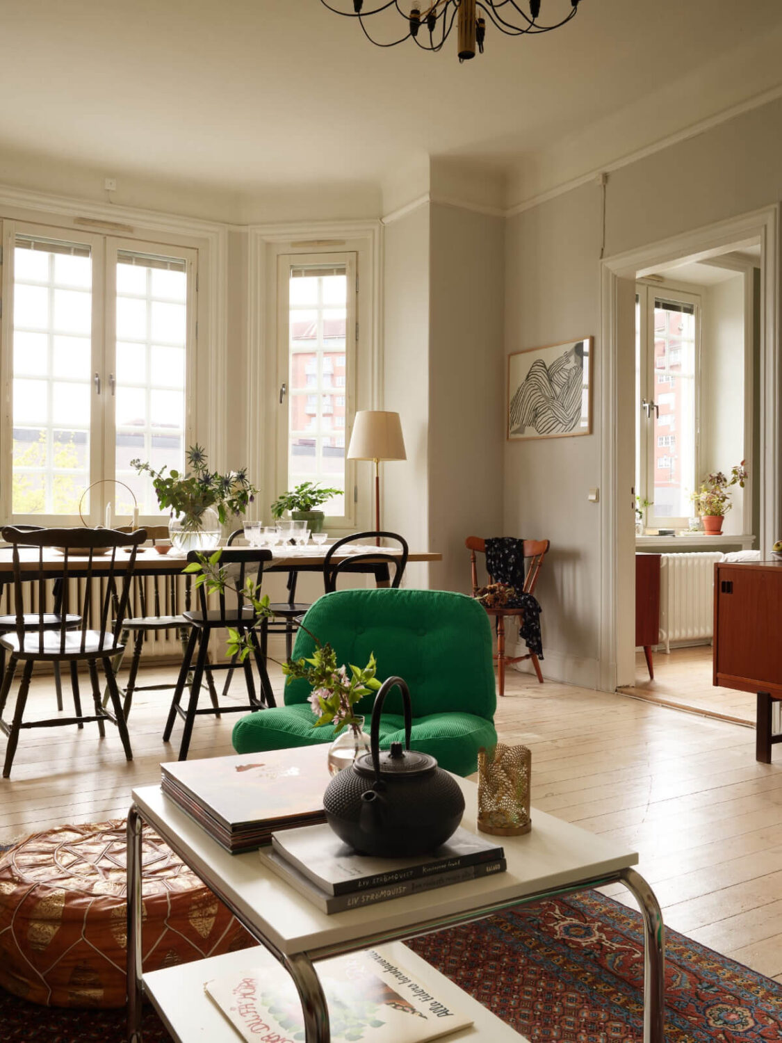 A Beautifully Renovated Early 20th-Century Apartment 9 scandi living room