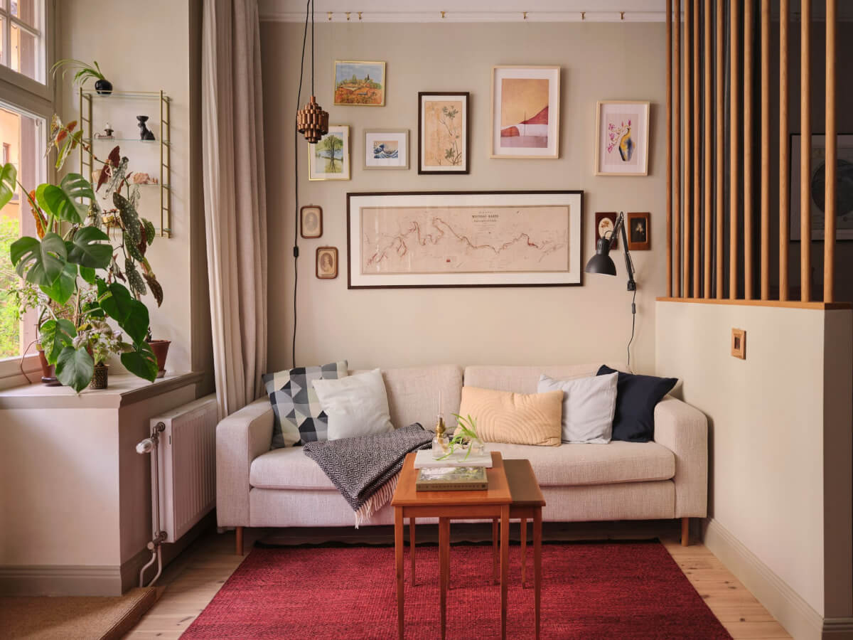 A Fantastic Small Art Nouveau Apartment in Stockholm 11 sitting room with half high wall with wooden rods nordroom