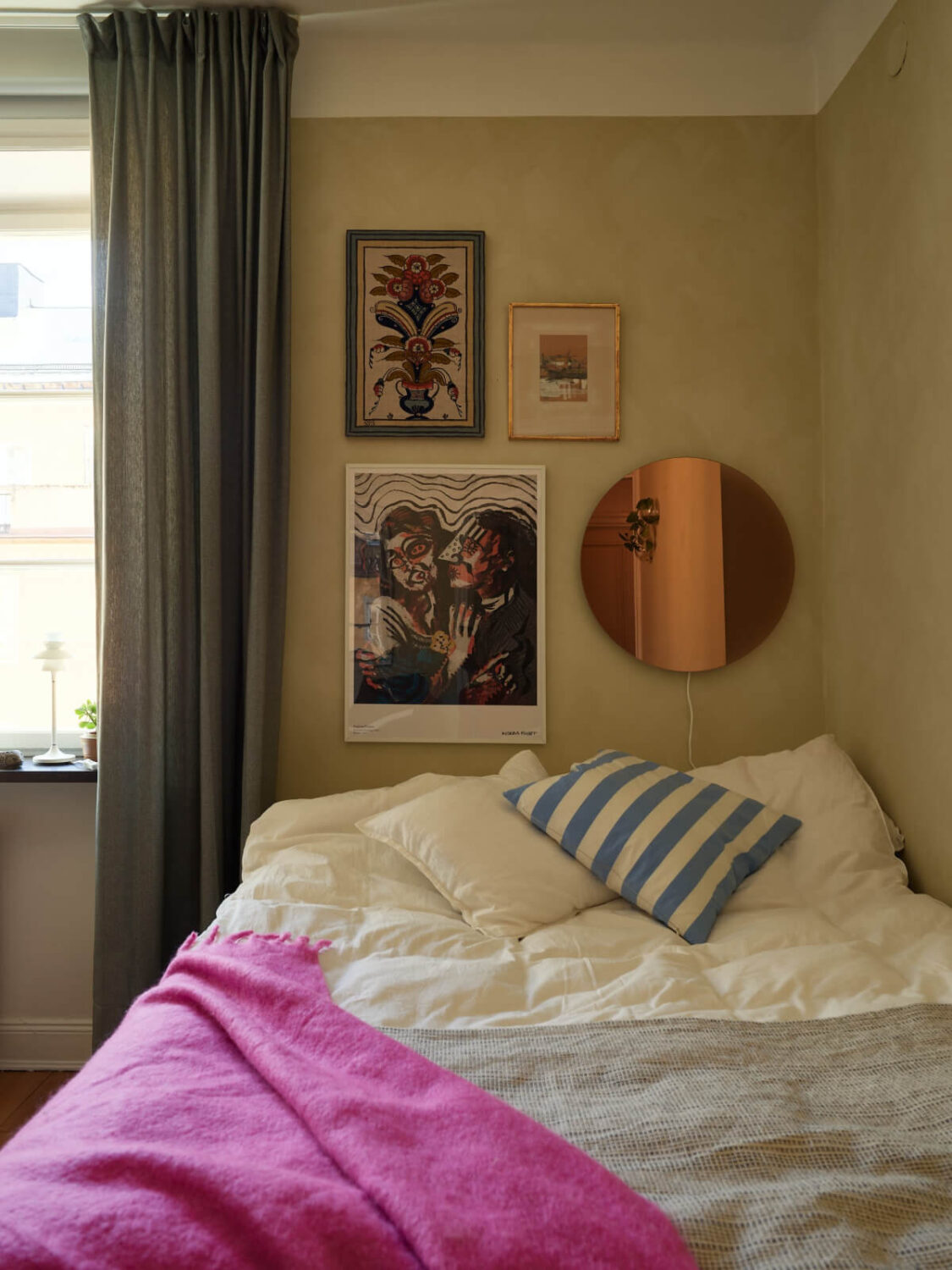 Warm Walls and Original Elements in a Swedish Studio Apartment 5 small double bed studio apartment purple throw