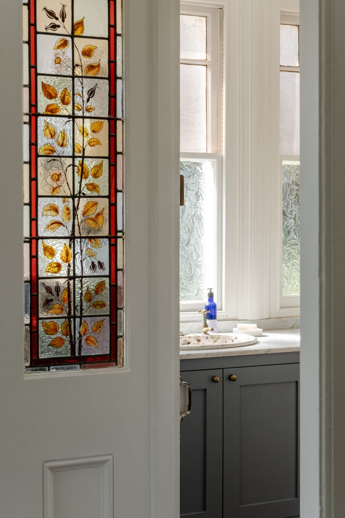 A Grand Edwardian Villa with a Yellow Kitchen and Coastal Views 20 stained glass detail