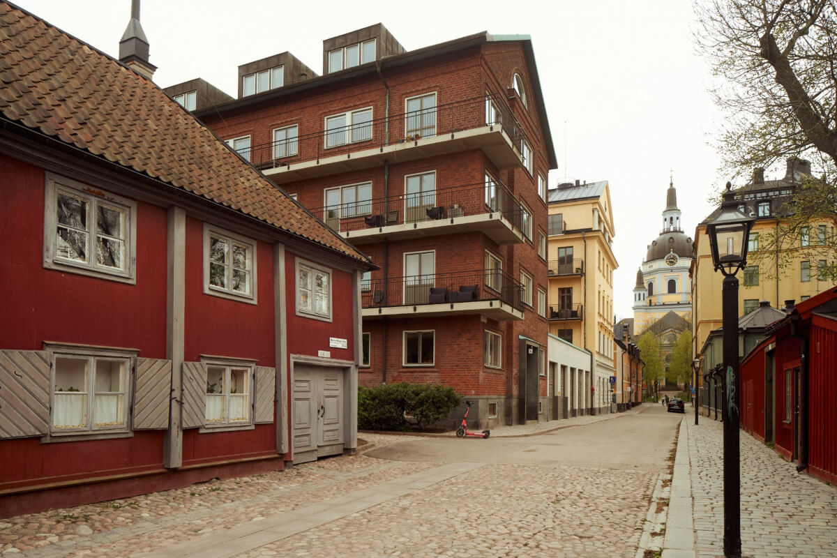 Wallpapers and a Midcentury-Style Kitchen in a 1930s Apartment 31 stockholm street Wallpapers and a Midcentury-Style Kitchen in a 1930s Apartment