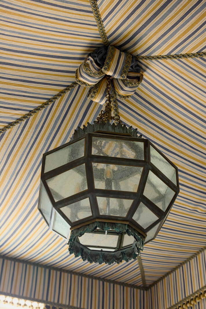 27 Statement Ceiling Ideas That Will Spruce Up Any Room 25 striped wallpaper ceiling