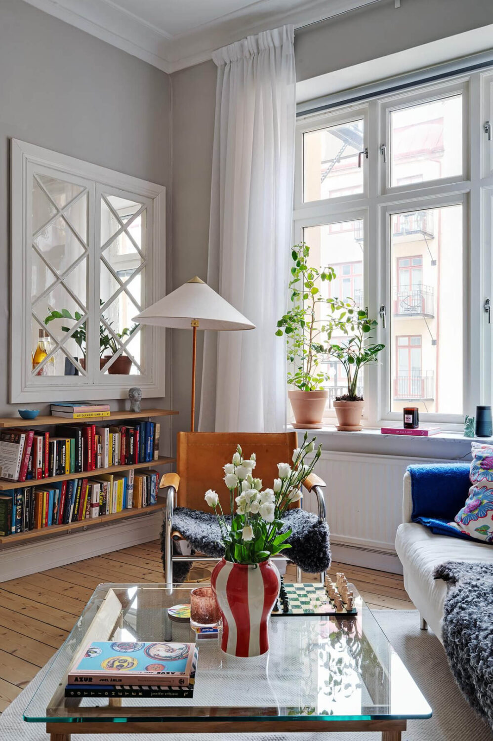 Classic Elements in a Charming Swedish Studio Apartment 6 studio apartment bookshelves