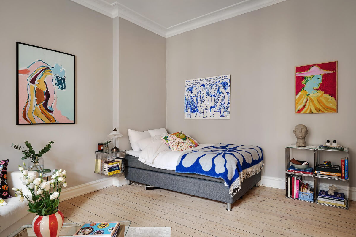 Classic Elements in a Charming Swedish Studio Apartment 7 studio apartment light gray walls high baseboards wooden floor