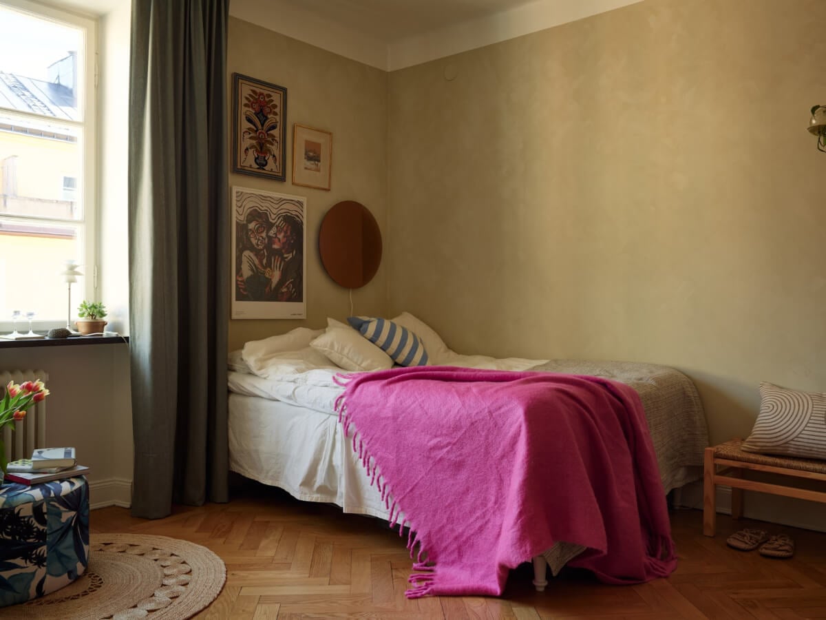Warm Walls and Original Elements in a Swedish Studio Apartment 4 studio apartment parquet floor bed area