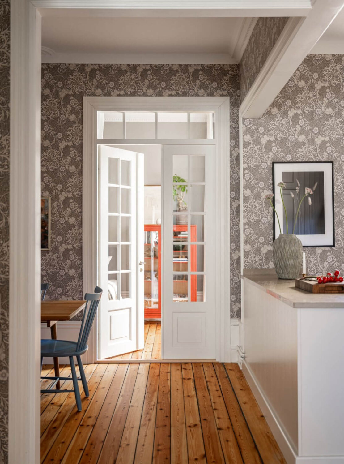 Wallpapers and Blue Tones in a Cozy Turn-of-the-Century Home 16 timber glass doors