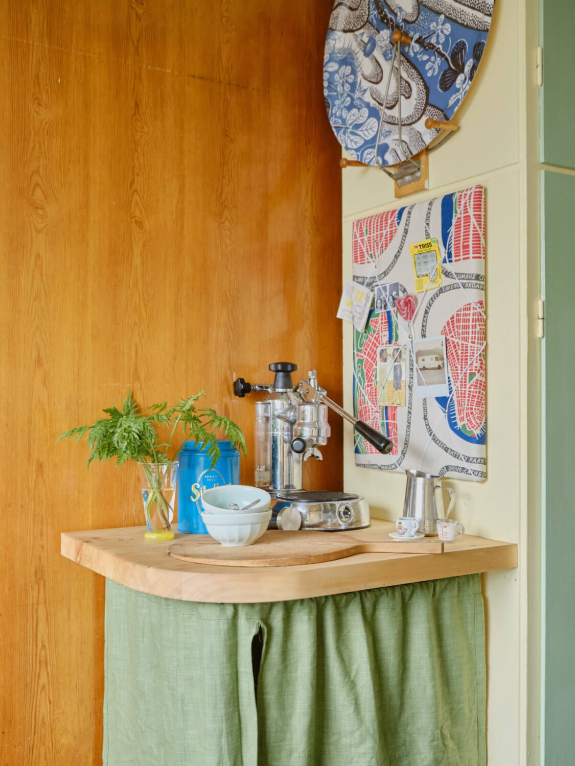 Small Space, Big Style: How to Design a Teeny-Tiny Kitchen That Works 11 tiny workspace kitchen