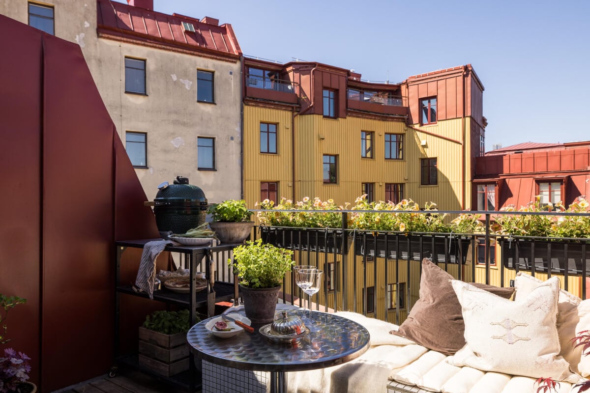 A Small, Cozy Attic Apartment with a Large Terrace 5 top floor balcony
