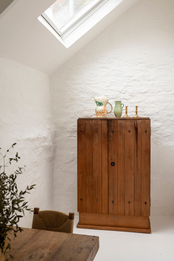 White-Washed Walls and Rustic Elements in a 17th Century Townhouse 11 white dining room
