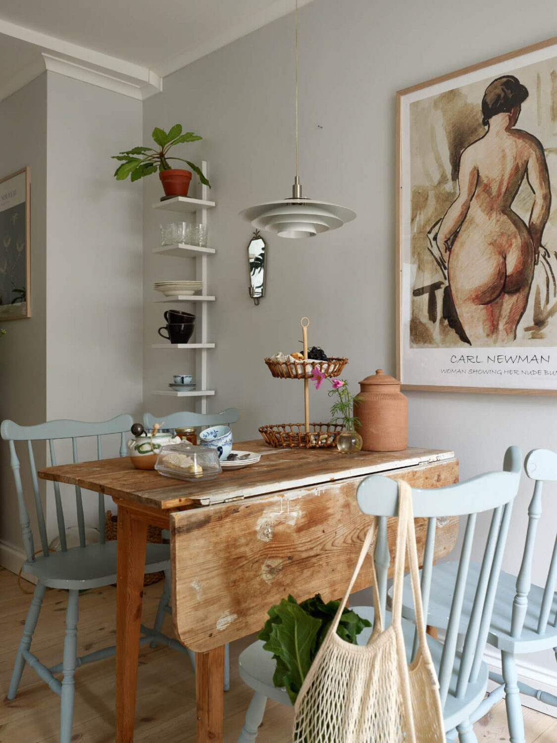 A Stylish Basement Apartment with a Private Terrace 8 wooden folding table