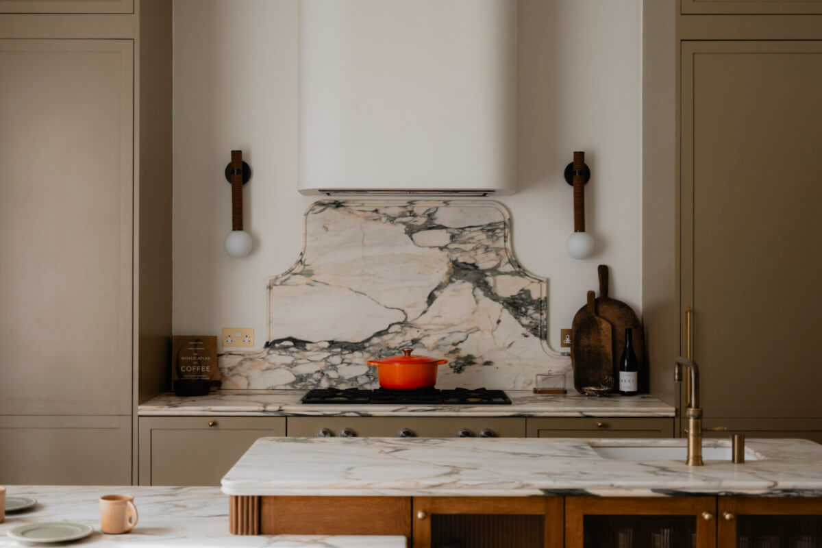 High Ceilings and Bespoke Design in a Stylish London Apartment 10 Arabescatto Rosa marble backsplash