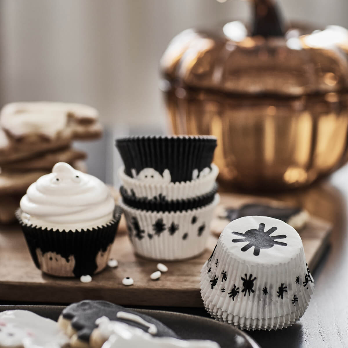 3 New IKEA Fall Collections for Food Preserving, Halloween, and Table Settings 40 IKEA_KUSTFYR_kakformar_PH205823