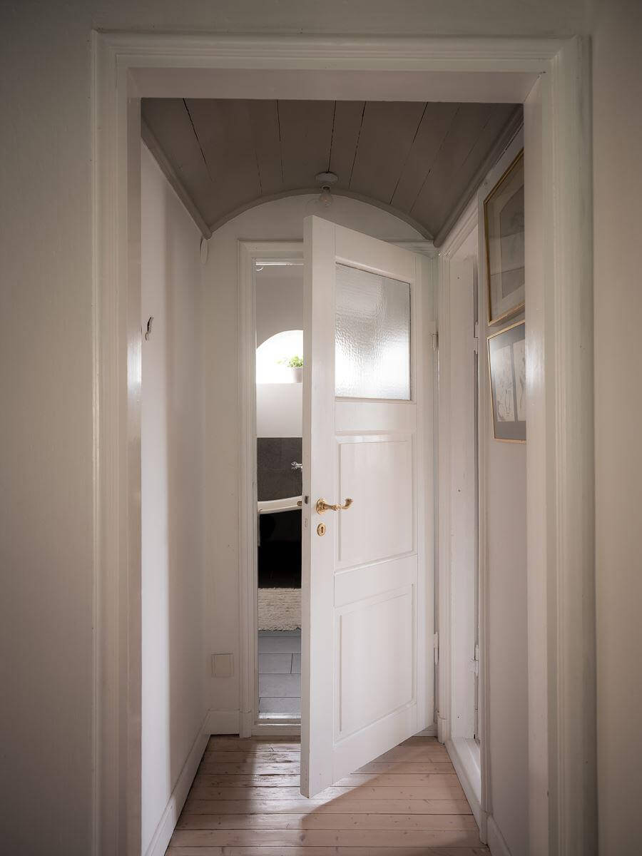 A Floral Painted Ceiling in a 1920s Family Home in Sweden 32 arched gray-painted ceiling