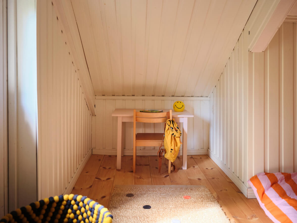 A Charming, Extended 19th-Century Log House in Sweden 24 c