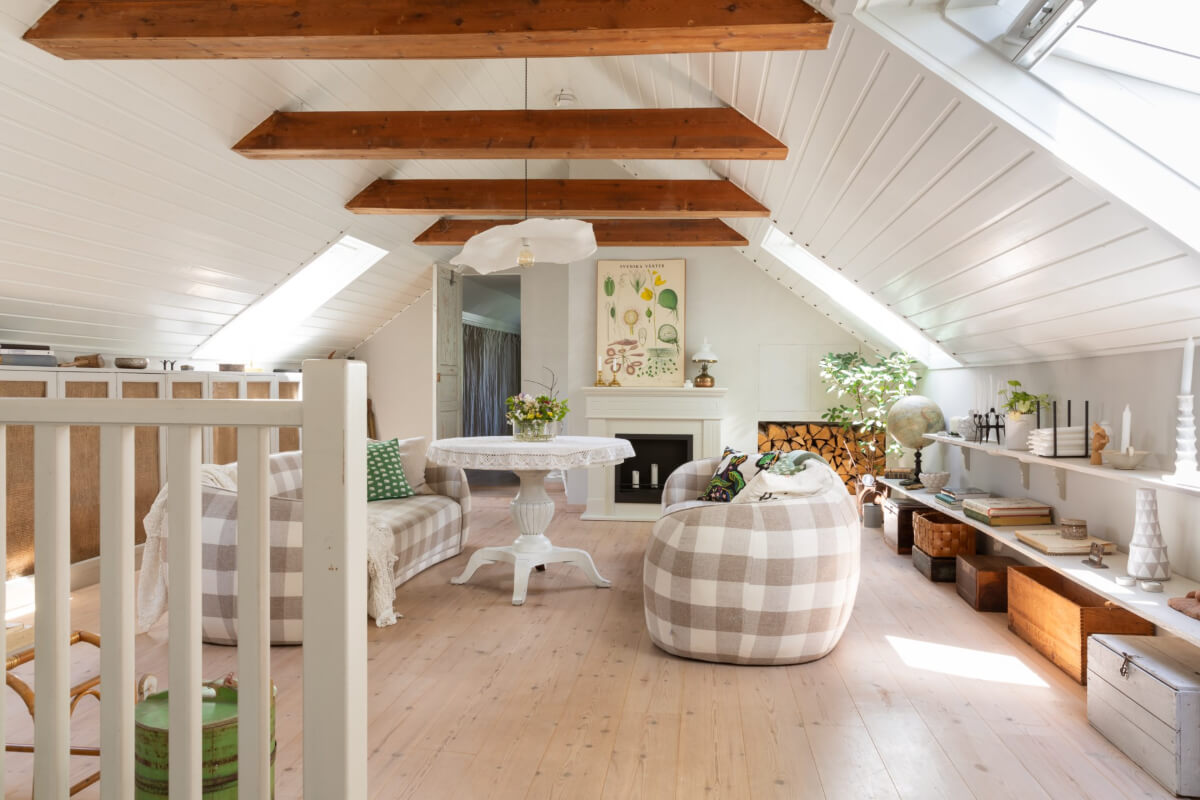 An Idyllic 18th Century Cottage with a Charming Garden 28 attic floor living room exposed wooden beams