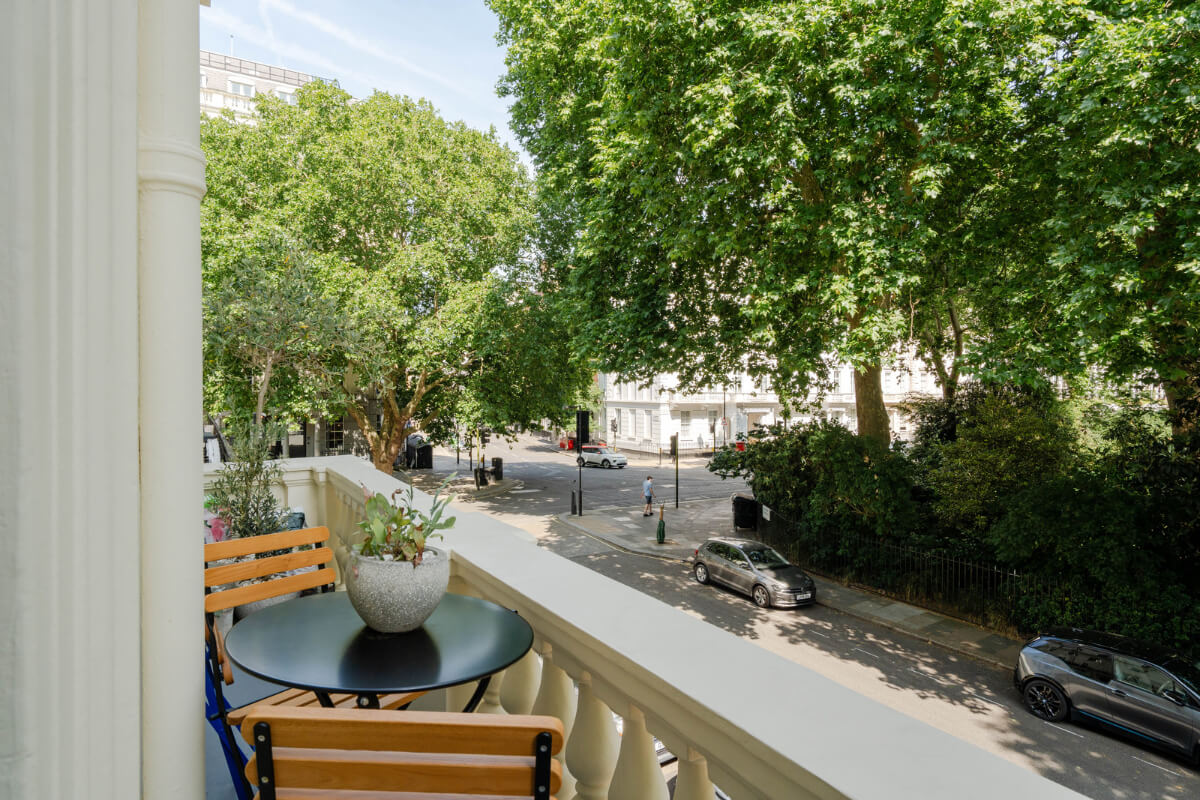 Historic Charm and Modern Design in a Light-Filled Pimlico Apartment 7 balcony london home